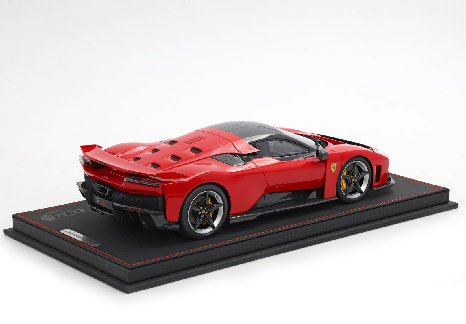 Ferrari F80 carbon optional Rosso Corsa - bicolor wheels silver and carbon (Alternate)