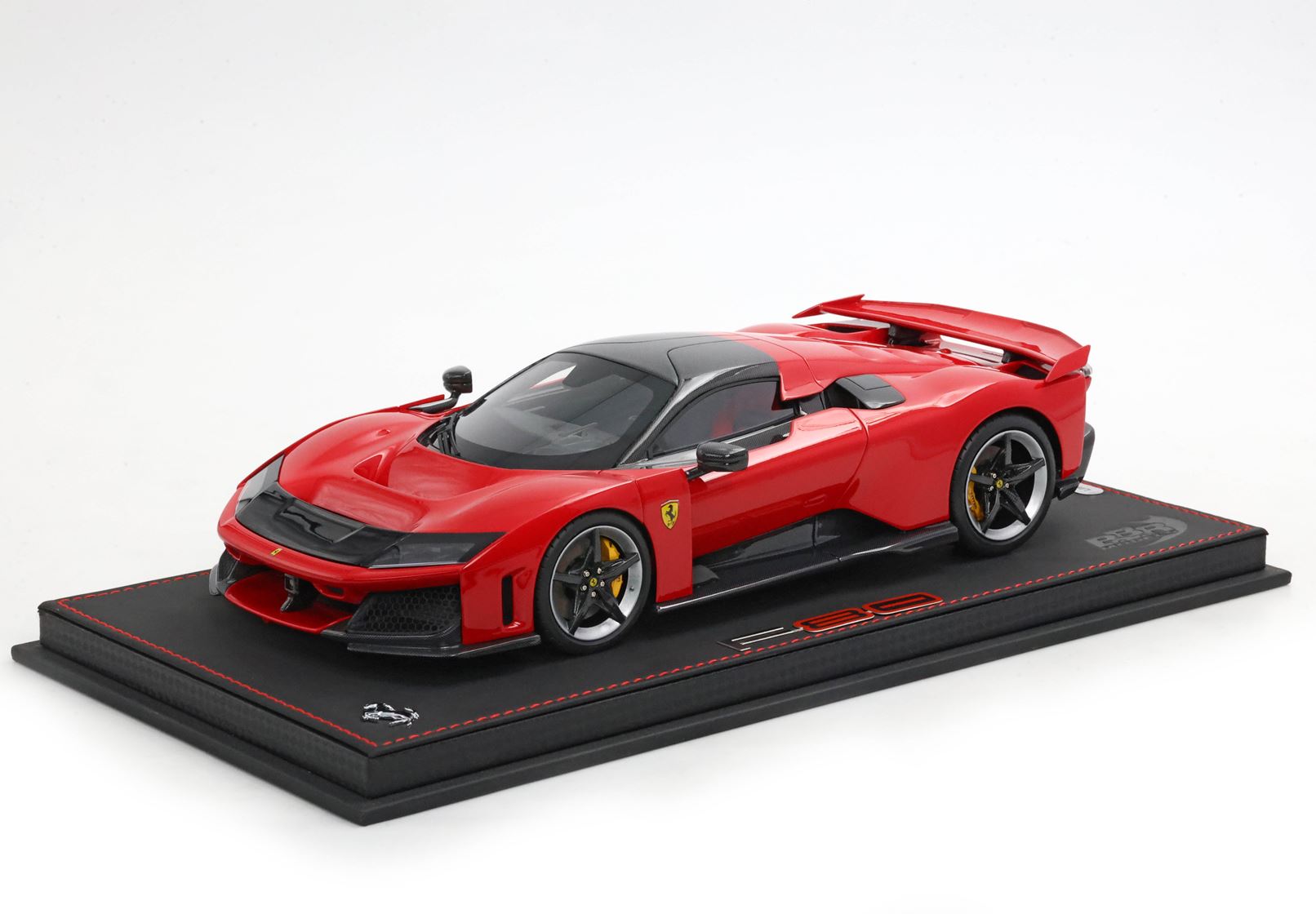 Ferrari F80 carbon optional Rosso Corsa - bicolor wheels silver and carbon
