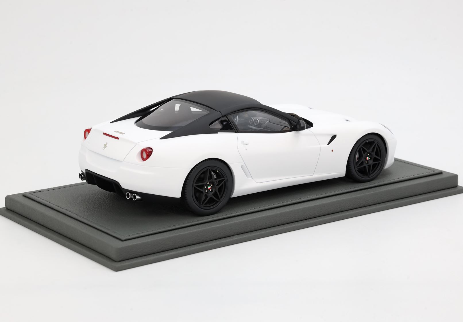 FERRARI 599 GTB FIORANO 2006 Automatic Gear - made in italy Matt White (Alternate)