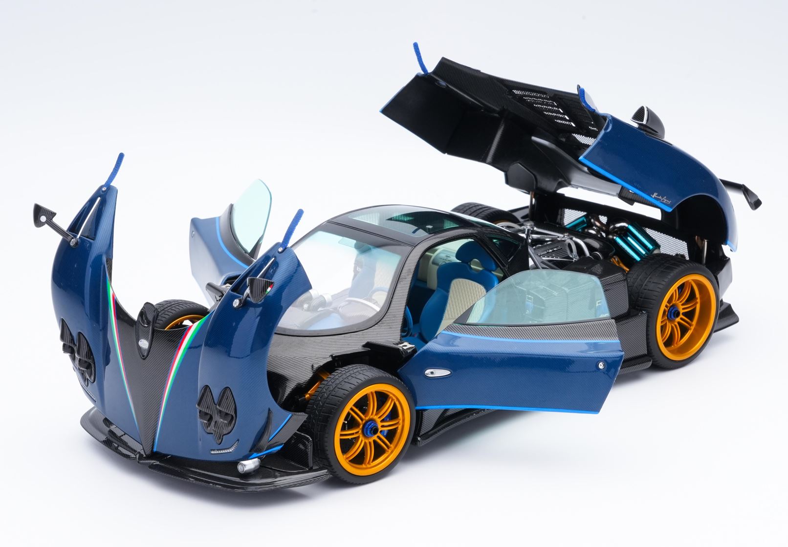 Pagani Zonda Tricolore diecast full open BASIC PACK