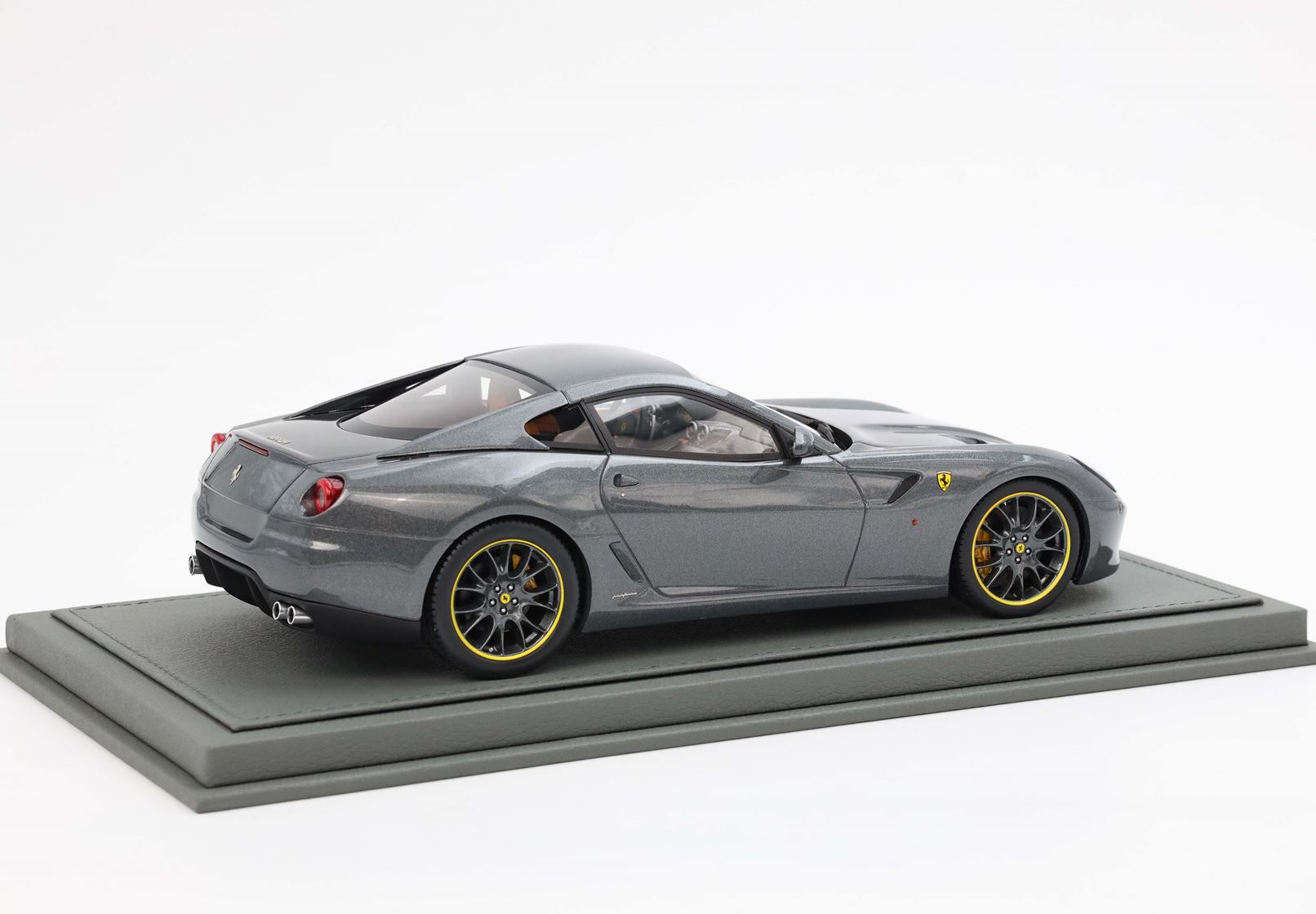 FERRARI 599 GTB FIORANO 2006 Automatic Gear - made in italy Silverstone Grey cuoio color interior (Alternate)