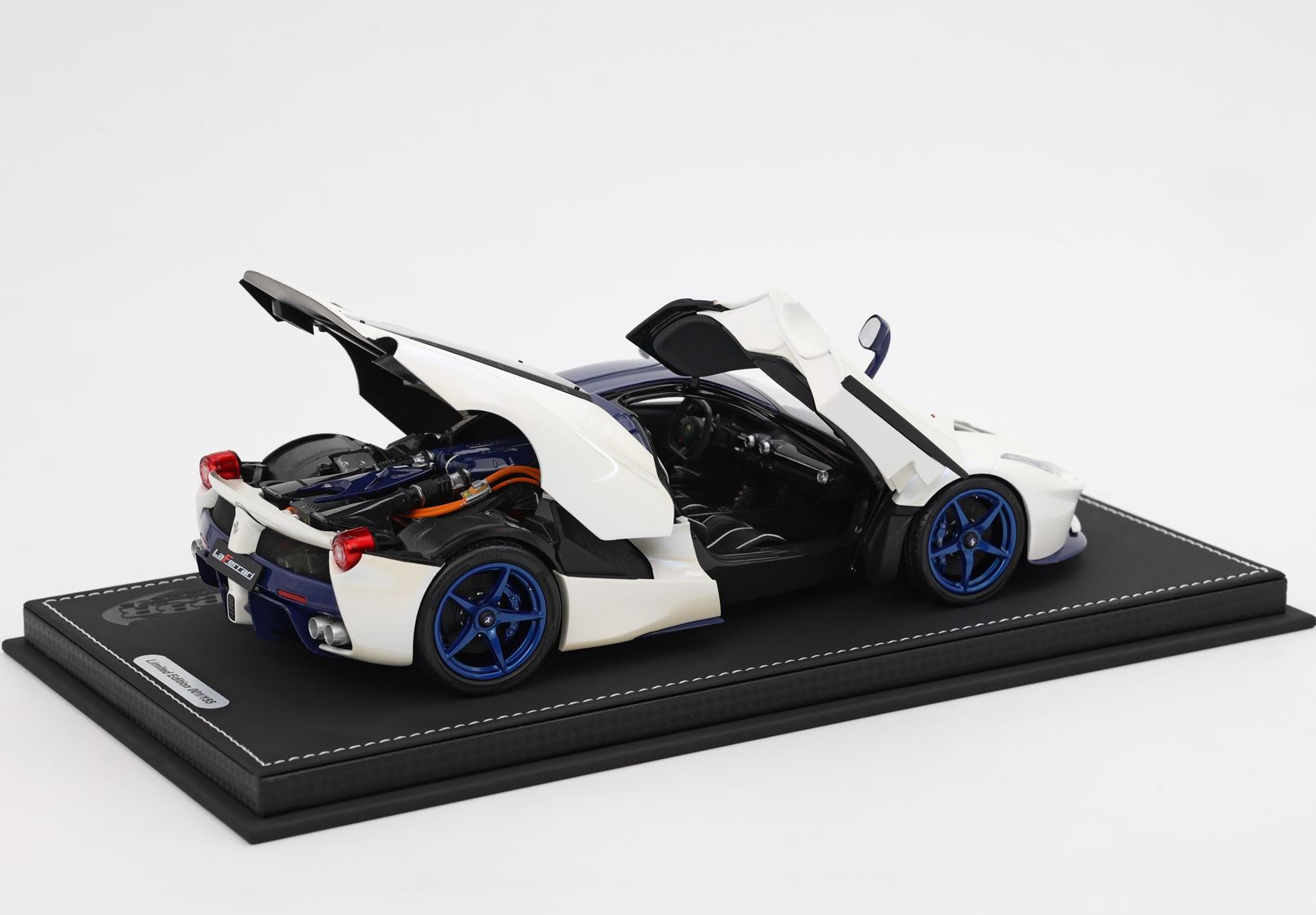 Ferrari LaFerrari 2012 open diecast - SPECIAL PACK White Birdcage -Carbon blu display case included (Alternate)