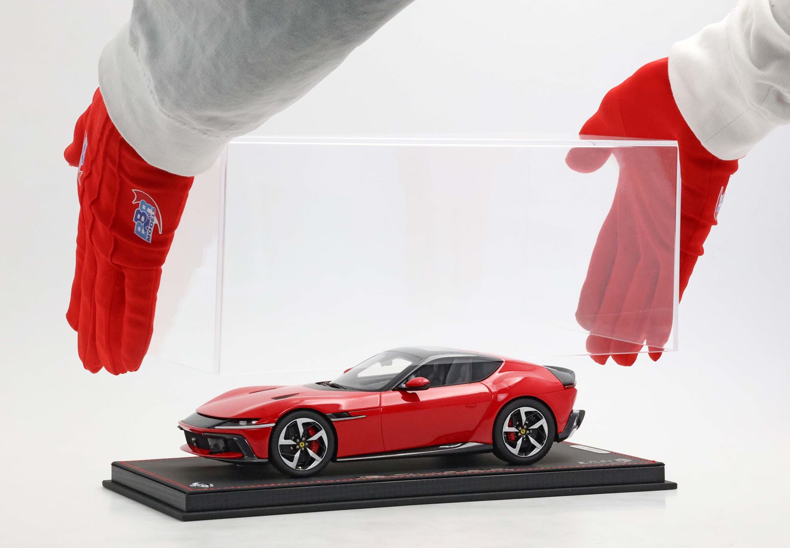 Ferrari 12Cilindri Panoramic roof Rosso Corsa - matt black interior (Alternate)