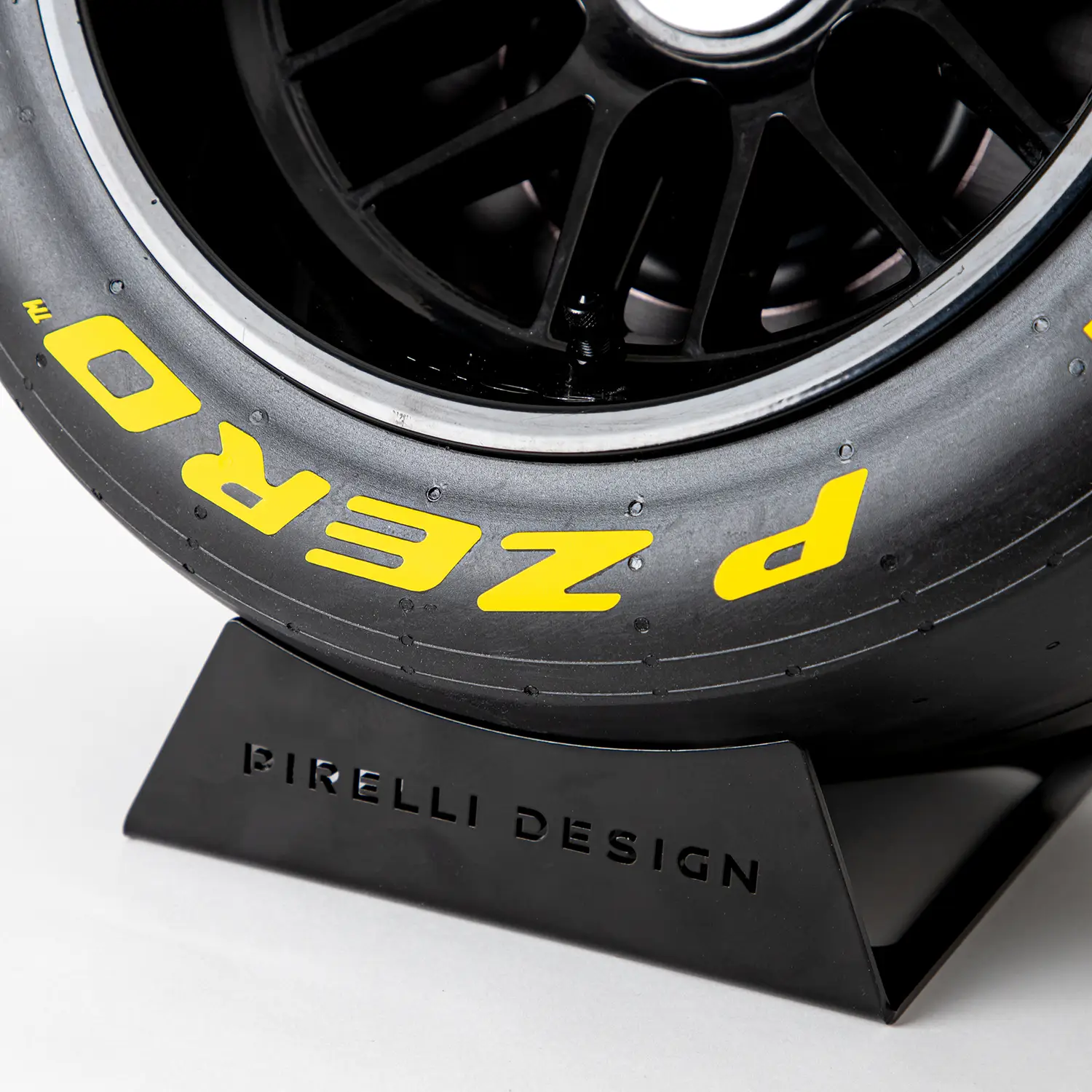 Pirelli P ZERO™ Sound (Alternate)