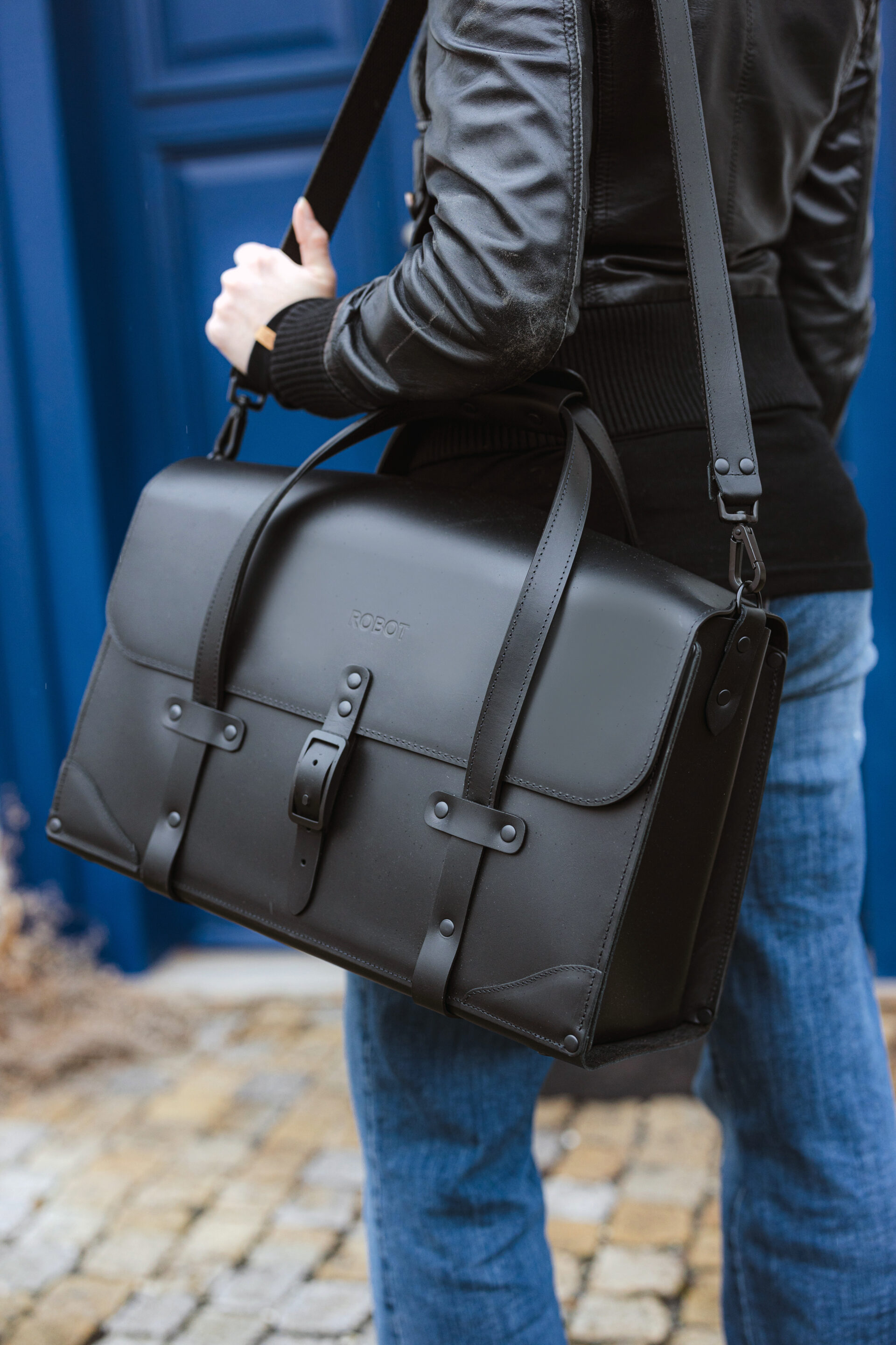 ROBOT Touring – leather travel bag (Alternate)
